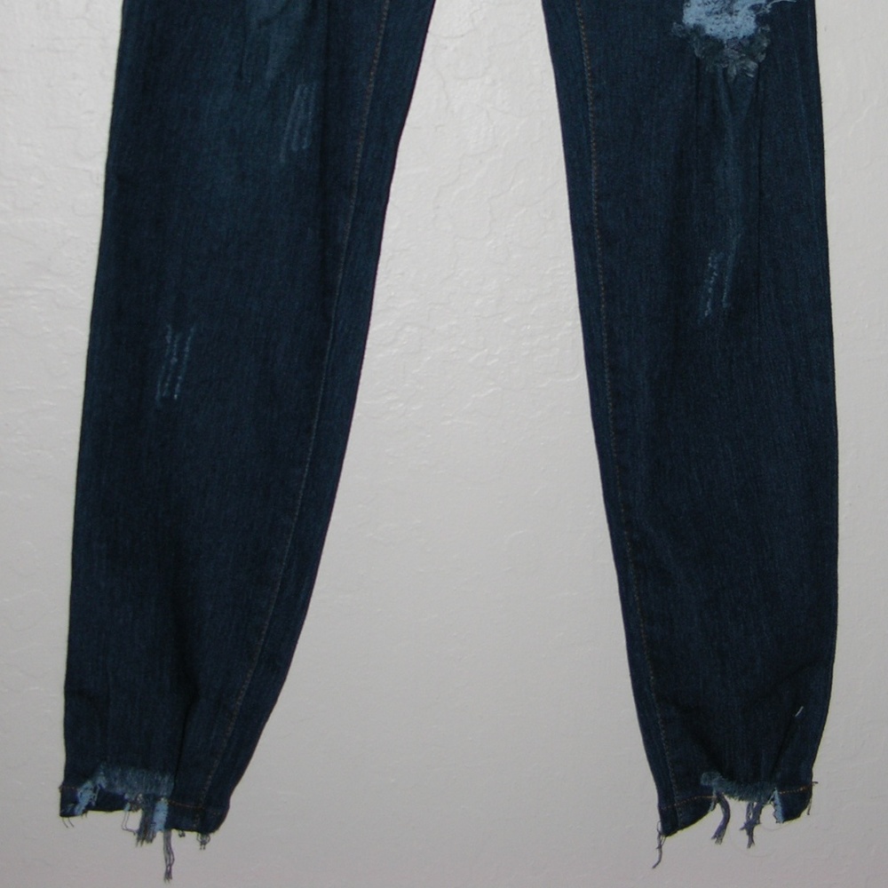 ๐ฆ Free Shipping! ๐ฆ High Waist Distressed Denim Pencil Jeans - Picture 6 of 7